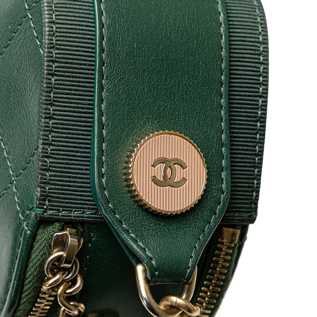 Chanel Stitched Cuir de veau and Grosgrain Button Up Double Zip Sac caméra Vert – GABY PARIS Authentique
