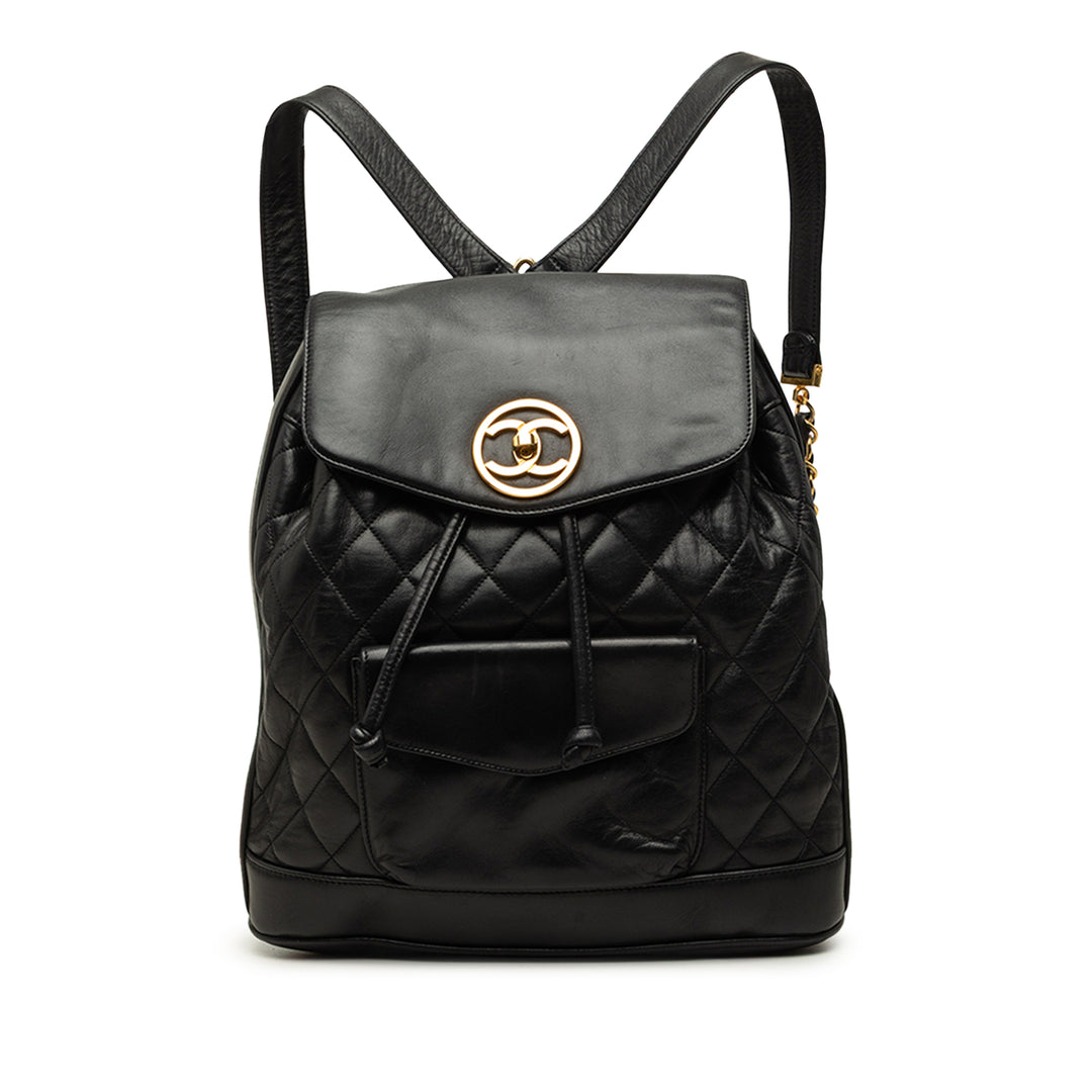 Chanel CC Matelassé Sac à dos à cordon Grand Cuir d'agneau Noir – vue principale – GABY PARIS