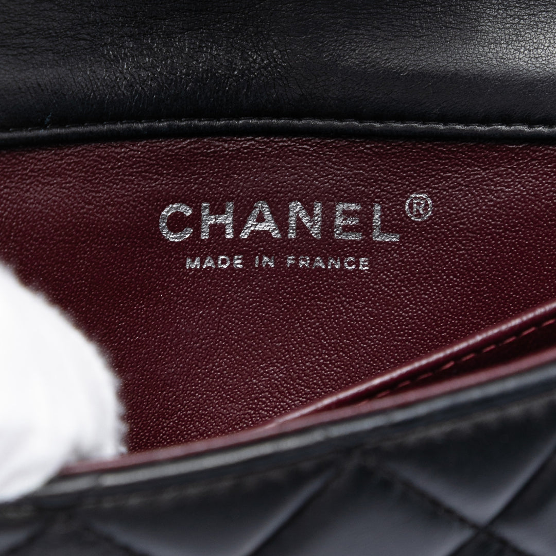 Chanel Extra Mini Rectangular Matelassé Cuir d'agneau à rabat