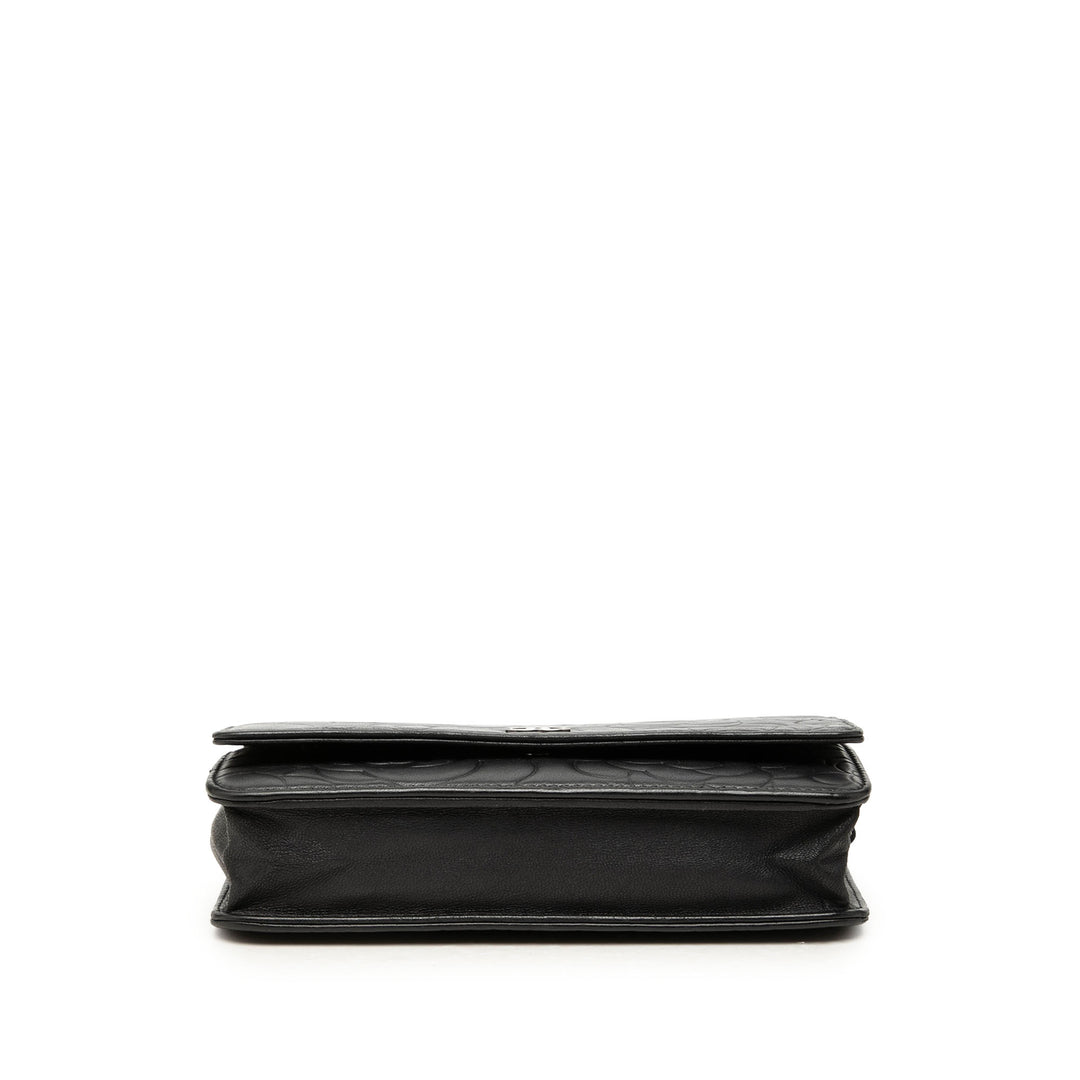 Chanel CC embossé Camellia Wallet on Chain Cuir d'agneau Noir – vue 3 – GABY PARIS