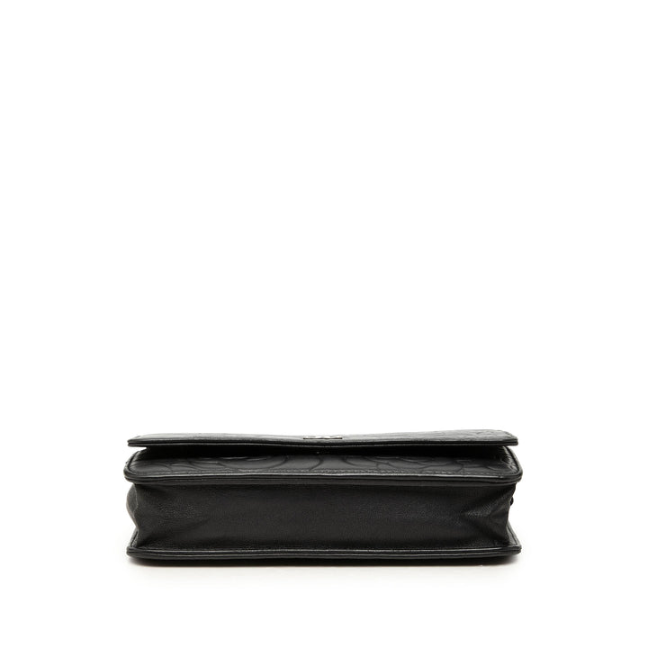 Chanel CC embossé Camellia Wallet on Chain Cuir d'agneau Noir – vue 3 – GABY PARIS