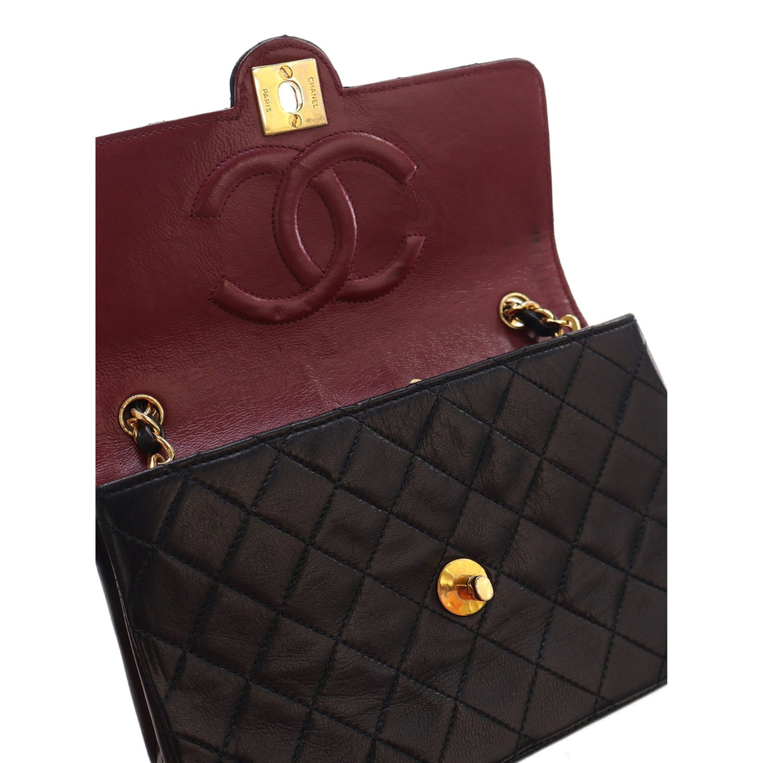 Chanel Circle CC Rabat simple Mini Cuir d'agneau Noir – vue 8 – GABY PARIS