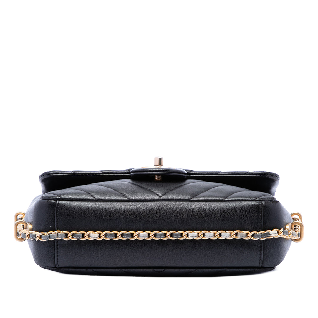 Chanel Mini Rectangular Chevron Cuir d’agneau Sac rond à chaîne à rabat