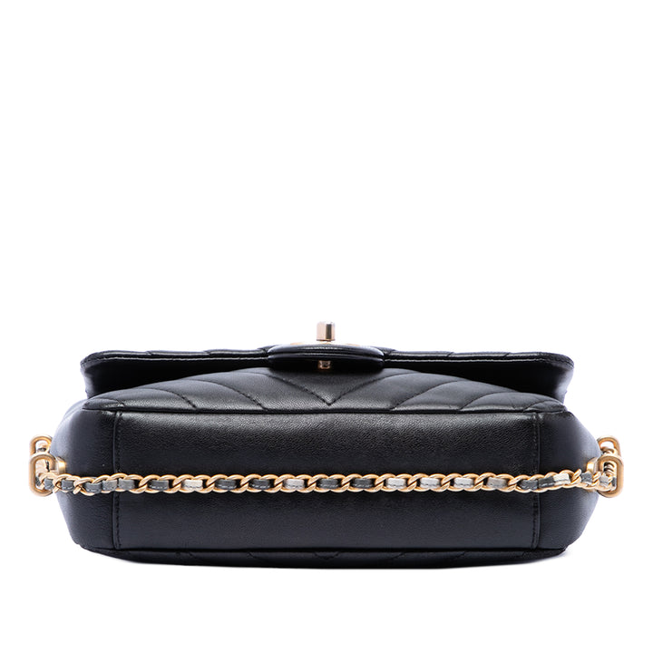 Chanel Mini Rectangular Chevron Cuir d’agneau Sac rond à chaîne à rabat