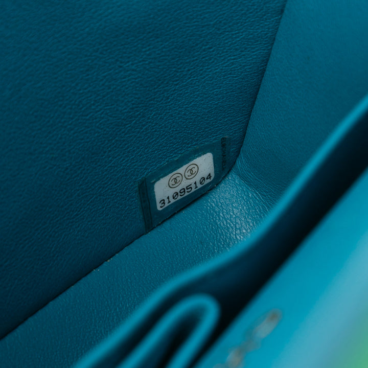 Chanel Small Classic Cuir d’agneau Rainbow Hardware Double rabat