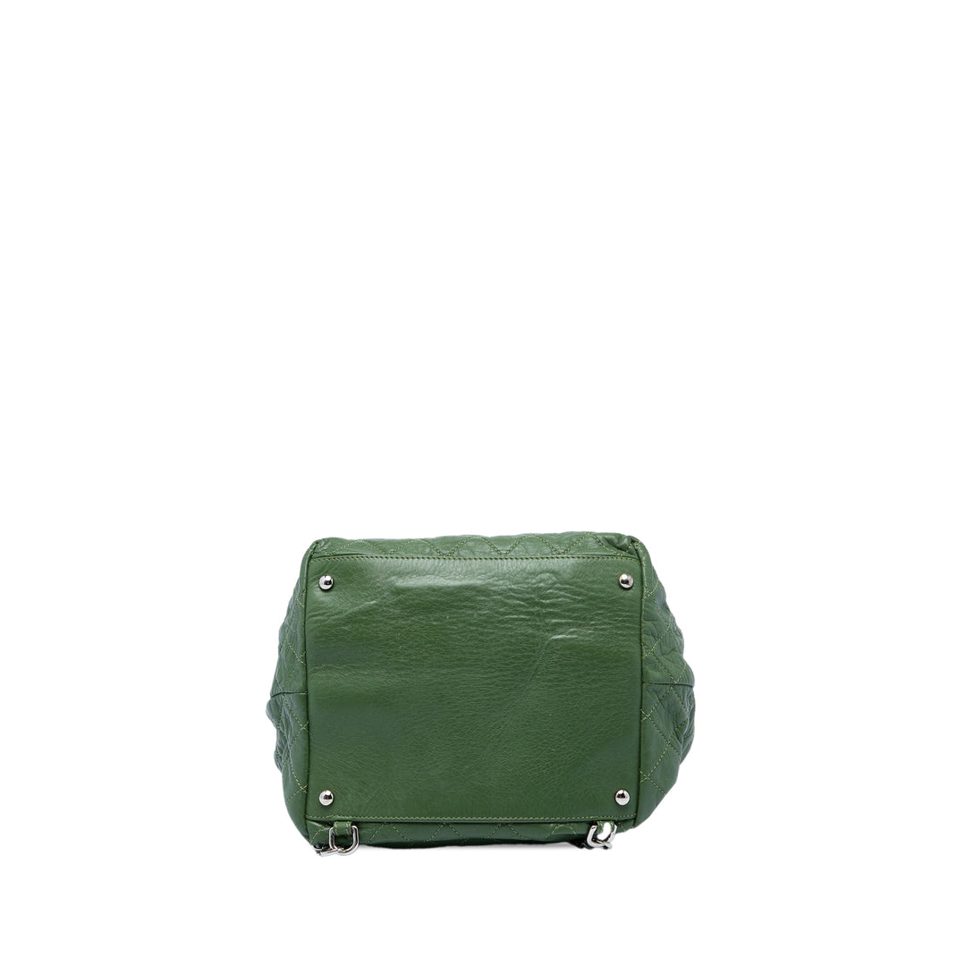 Chanel Matelassé vieilli Beijing 2 in 1 Sac à dos Cuir de veau Vert