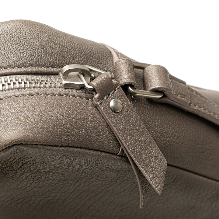 Saint Laurent Small Cuir d’agneau Monogram Lou Sac caméra Gris – GABY PARIS Authentique