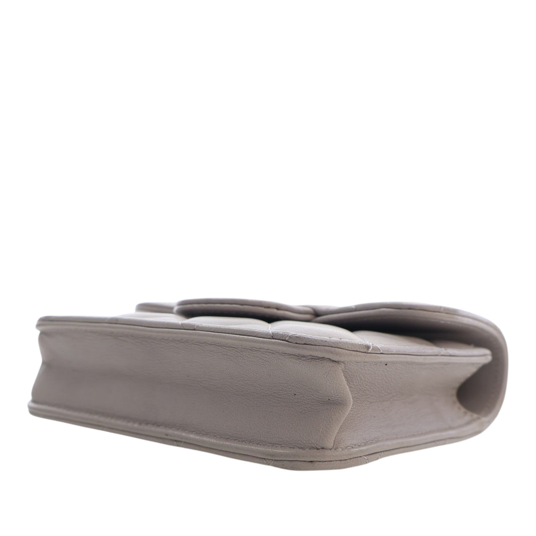 Chanel Mini Matelassé Cuir d’agneau anse supérieure Card Holder avec chaîne
