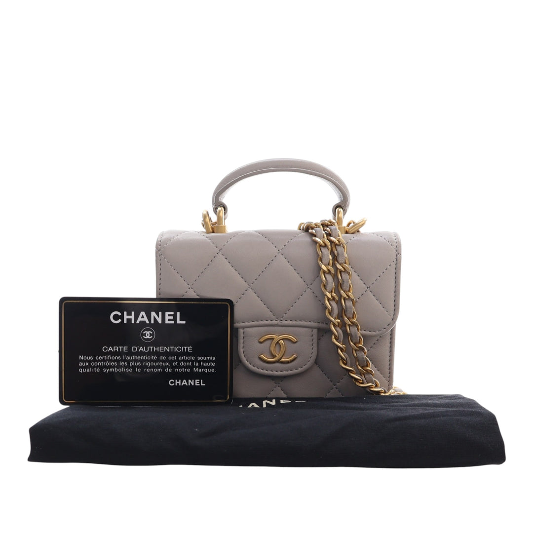 Chanel Mini Matelassé Cuir d’agneau anse supérieure Card Holder avec chaîne