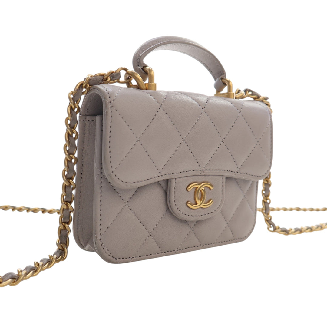Chanel Mini Matelassé Cuir d’agneau anse supérieure Card Holder avec chaîne