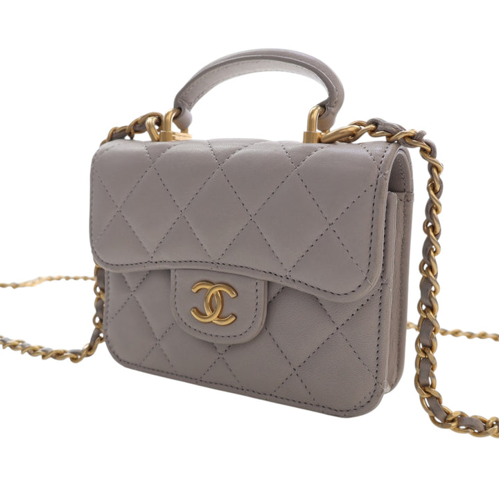 Chanel Mini Matelassé Cuir d’agneau anse supérieure Card Holder avec chaîne