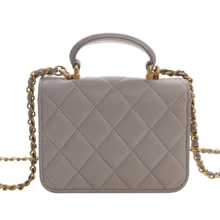 Chanel Mini Matelassé Cuir d’agneau anse supérieure Card Holder avec chaîne