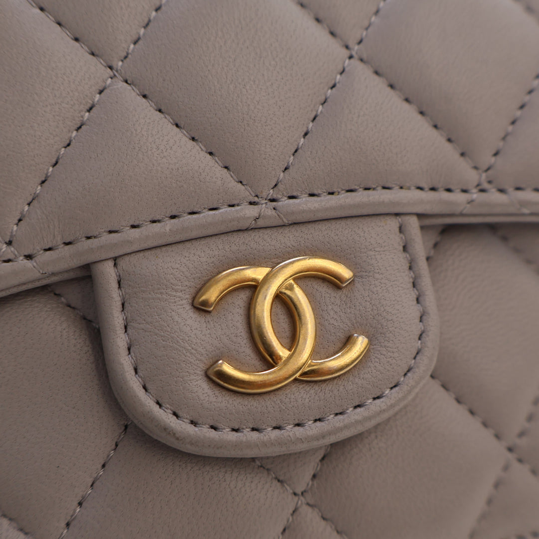 Chanel Mini Matelassé Cuir d’agneau anse supérieure Card Holder avec chaîne