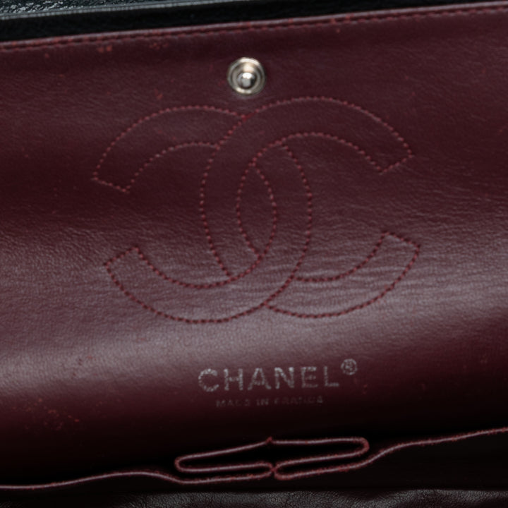 Chanel Medium Classic Crinkled Cuir verni Double rabat Bleu – GABY PARIS Authentique