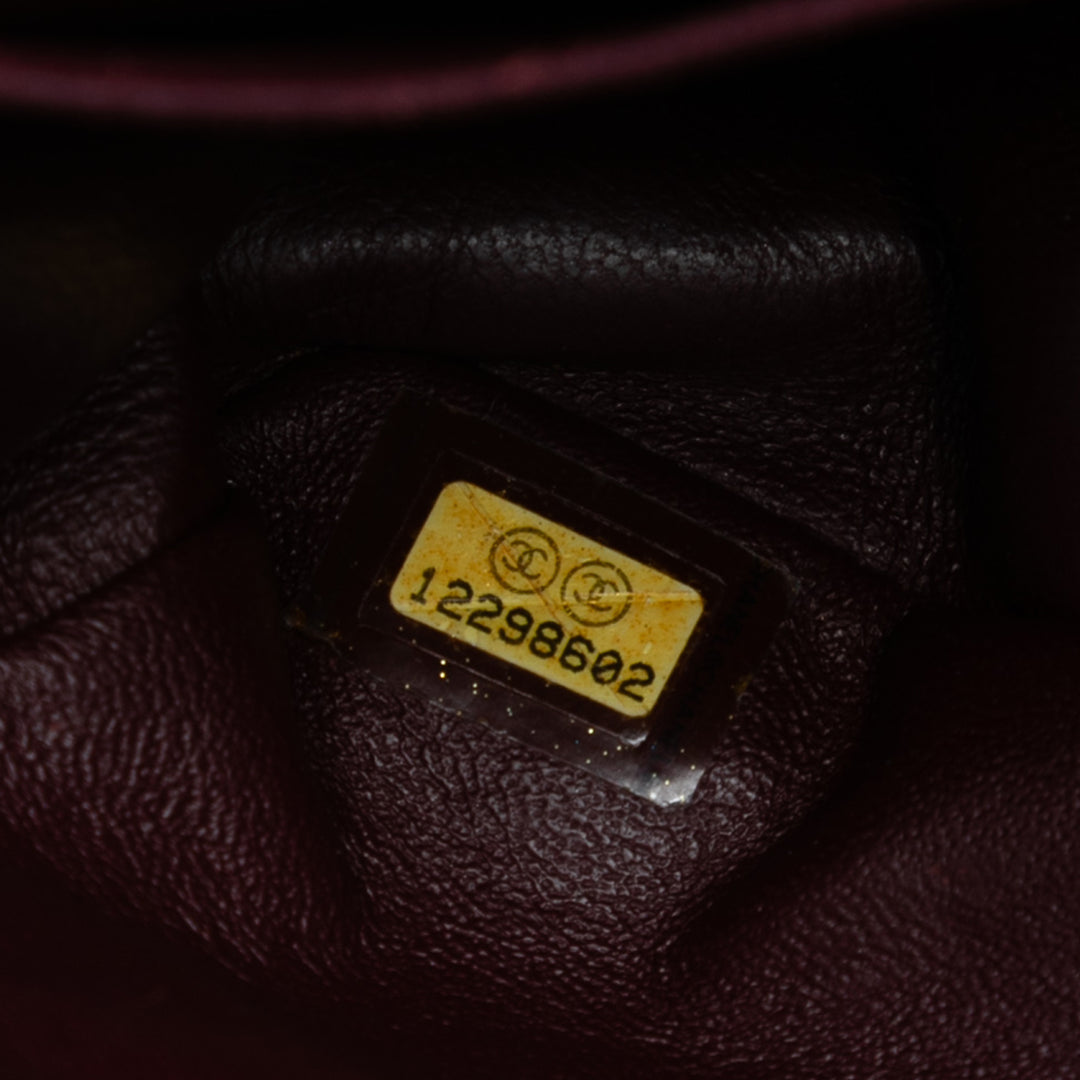 Chanel Medium Classic Crinkled Cuir verni Double rabat Bleu – GABY PARIS Authentique