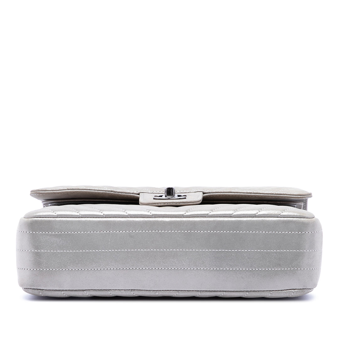 Chanel Medium Classic Chevron Iridescent Cuir d’agneau Double rabat