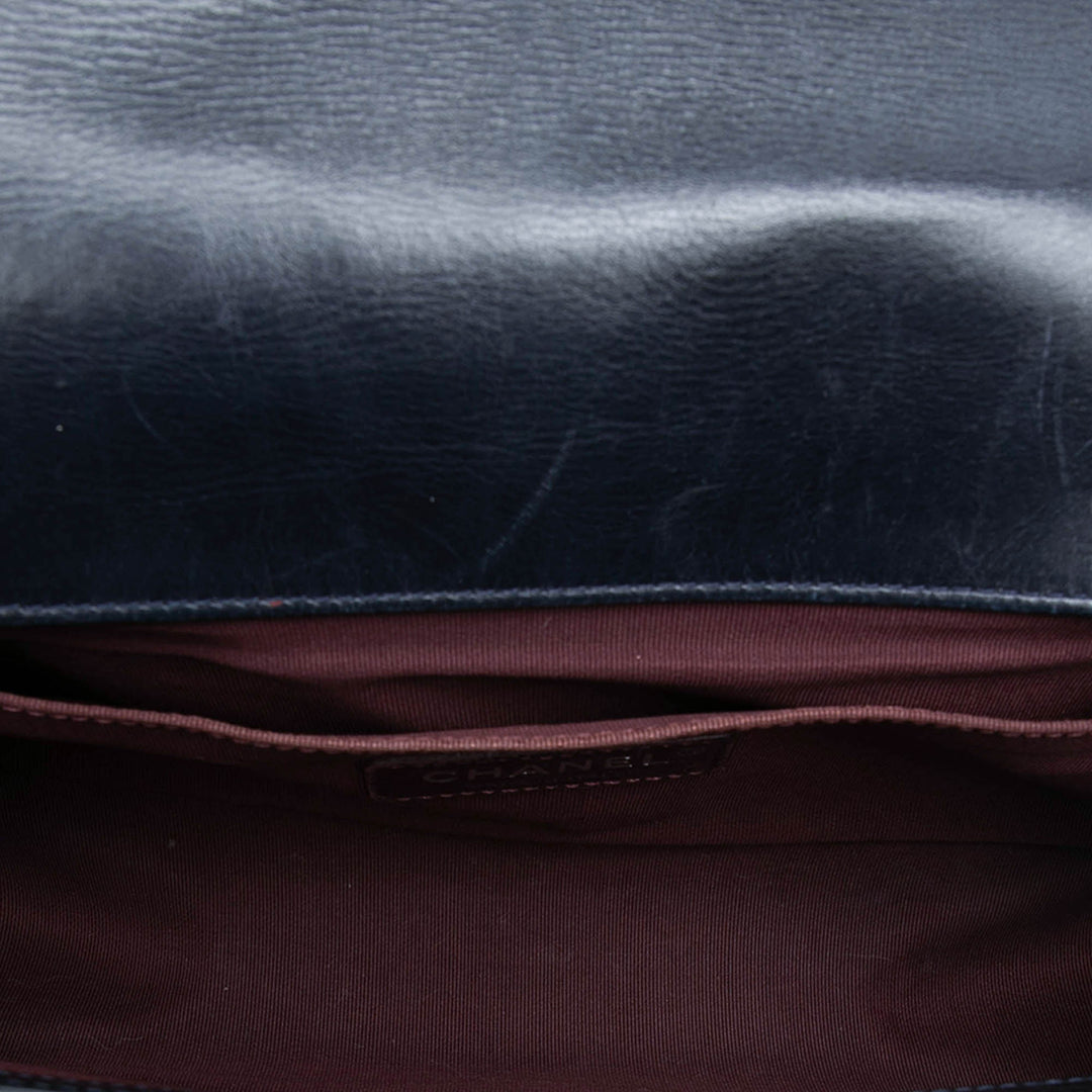 Chanel Old Medium Matelassé Glazed Cuir de veau Sac rond à chaîne Boy à rabat