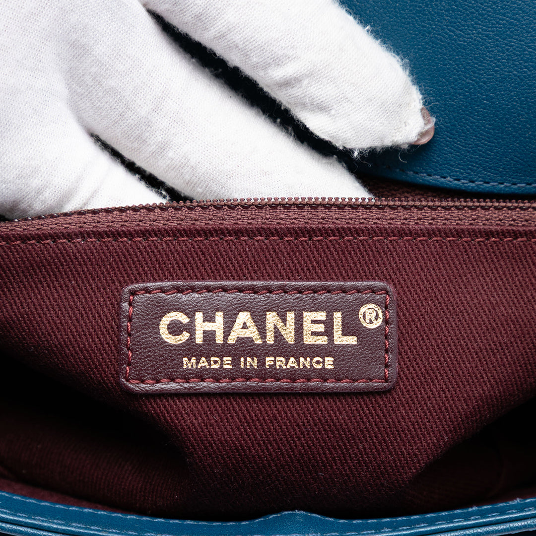 Chanel Large Matelassé Sheepskin Front Chain à rabat