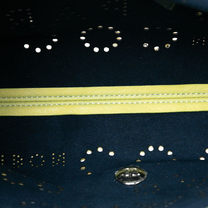 Chanel perforé Logo Œillets à rabat Cuir de veau