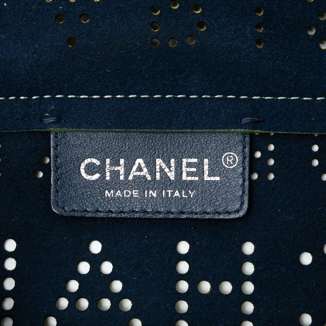 Chanel perforé Logo Œillets à rabat Cuir de veau