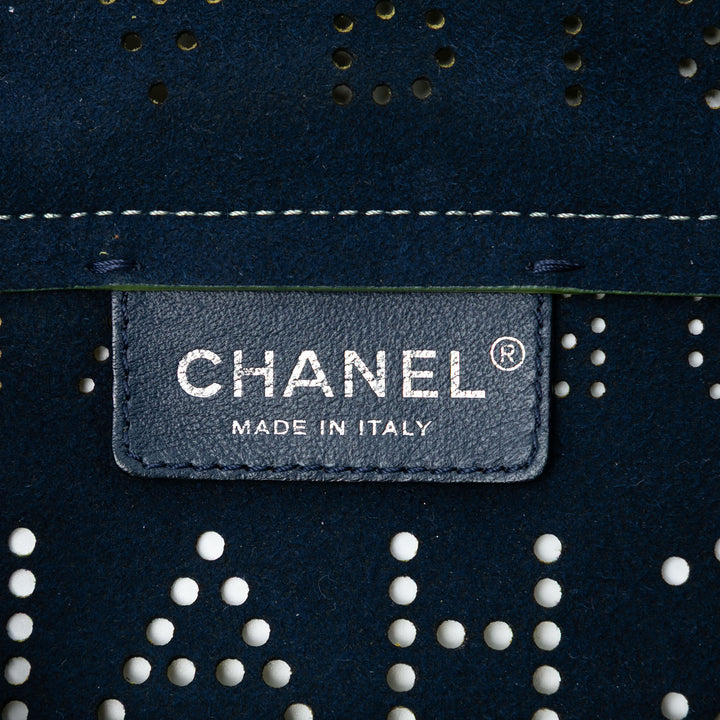 Chanel perforé Logo Œillets à rabat Cuir de veau