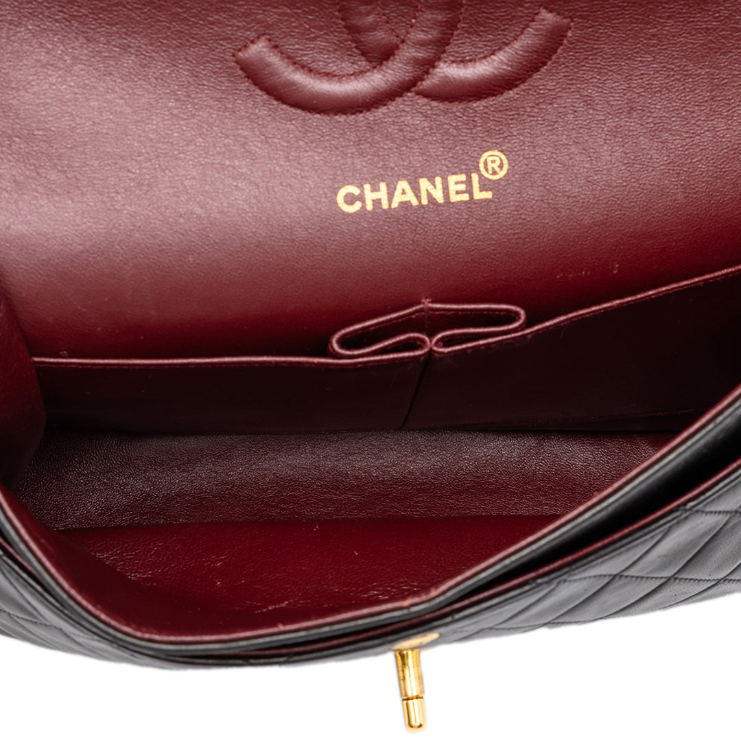 Chanel Sac porté épaule Classic Double rabat Moyen Cuir d'agneau Noir – vue 4 – GABY PARIS