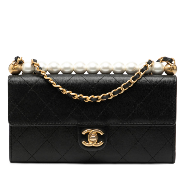 Chanel Matelassé Cuir de chèvre Chic Perles Pochette avec chaîne
