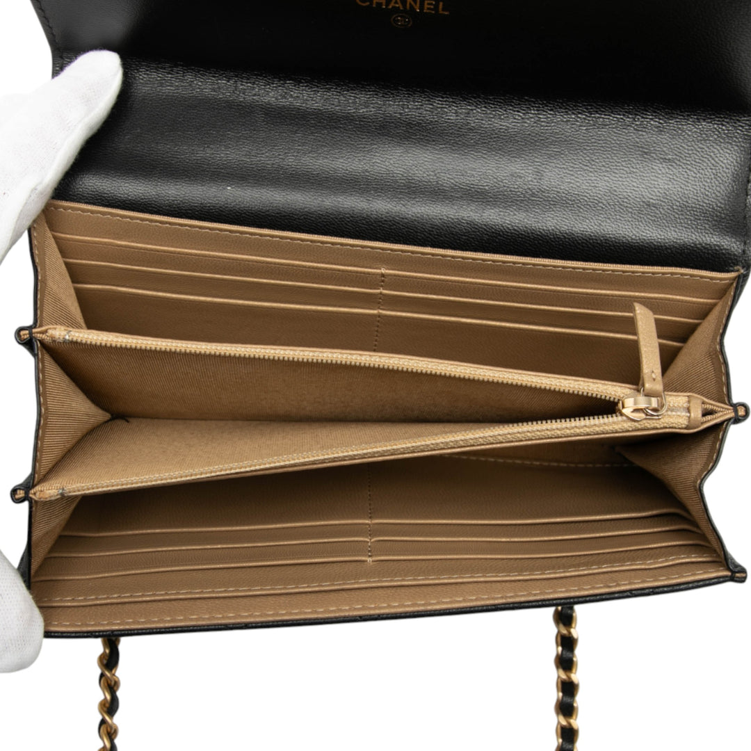 Chanel Matelassé Cuir de chèvre Chic Perles Pochette avec chaîne