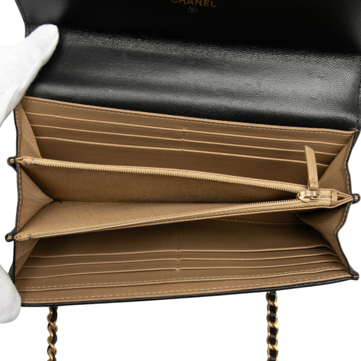 Chanel Matelassé Cuir de chèvre Chic Perles Pochette avec chaîne