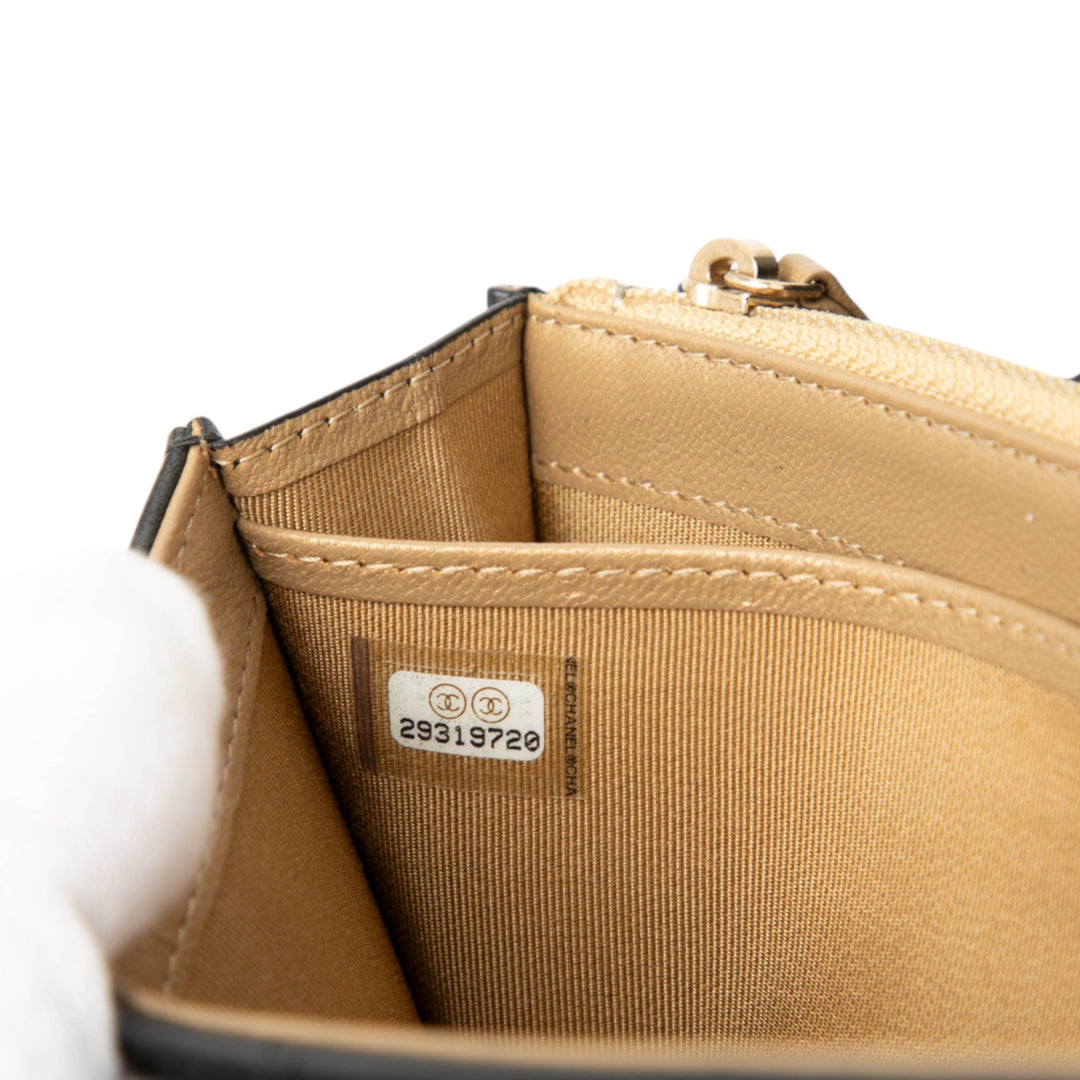 Chanel Matelassé Cuir de chèvre Chic Perles Pochette avec chaîne