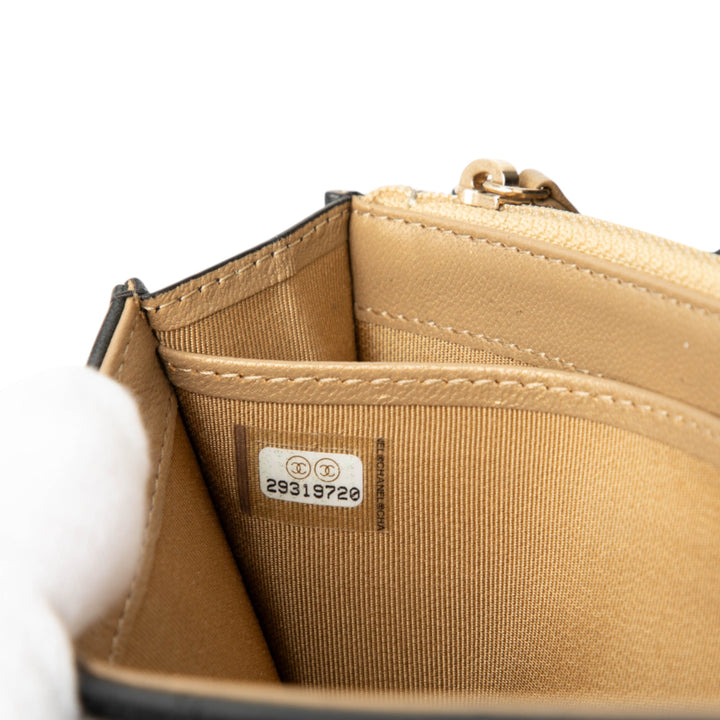 Chanel Matelassé Cuir de chèvre Chic Perles Pochette avec chaîne