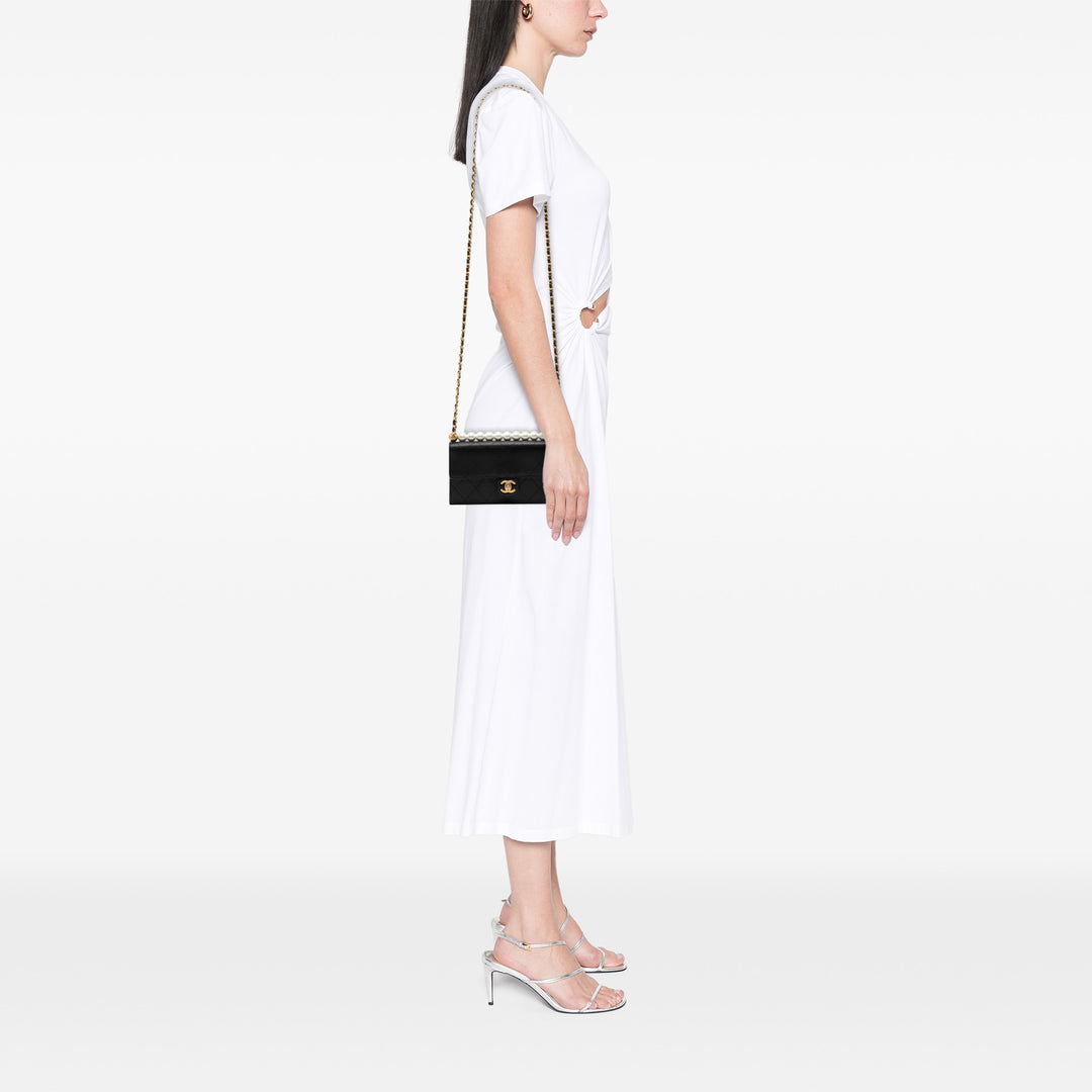 Chanel Matelassé Cuir de chèvre Chic Perles Pochette avec chaîne
