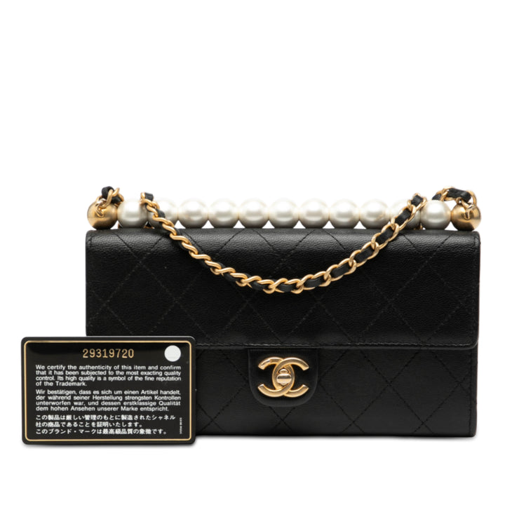 Chanel Matelassé Cuir de chèvre Chic Perles Pochette avec chaîne