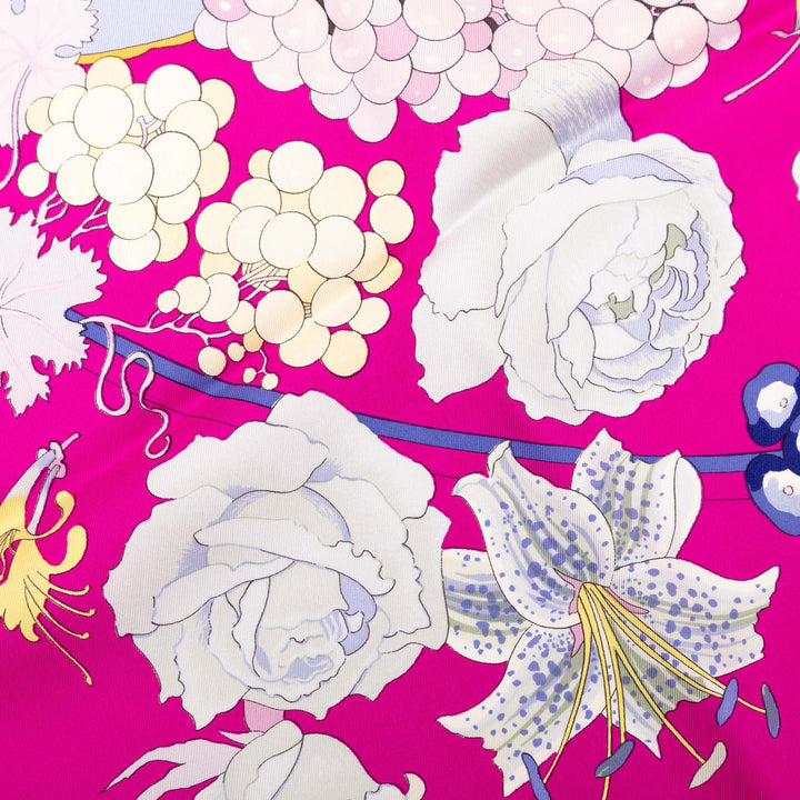 Hermès Fleurs et Raisins Foulard 90 Rose – vue 3 – GABY PARIS