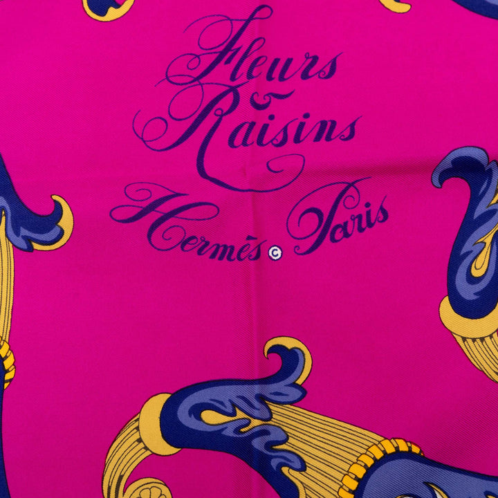 Hermès Fleurs et Raisins Foulard 90 Rose – vue 4 – GABY PARIS