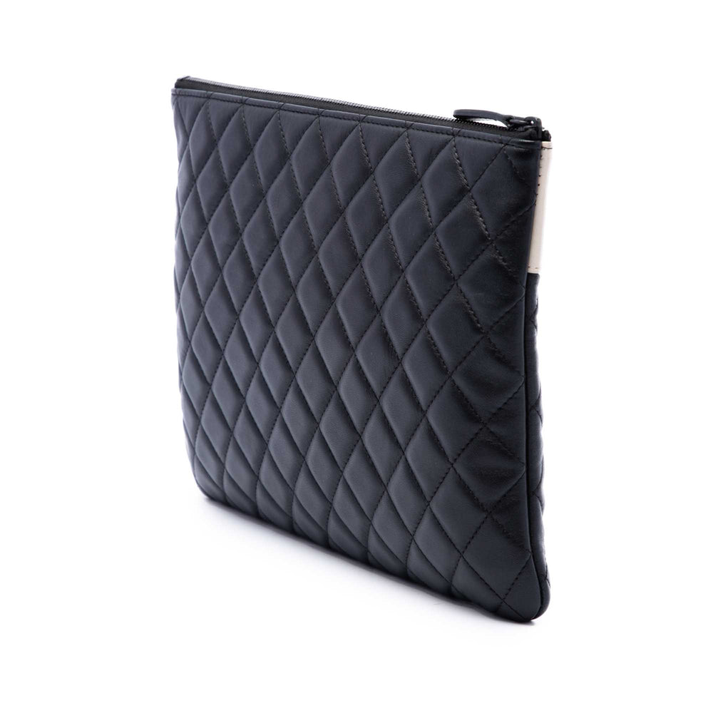 Chanel Pochette CC Bicolore Matelassé Moyen Cuir d'agneau Noir – vue 2 – GABY PARIS