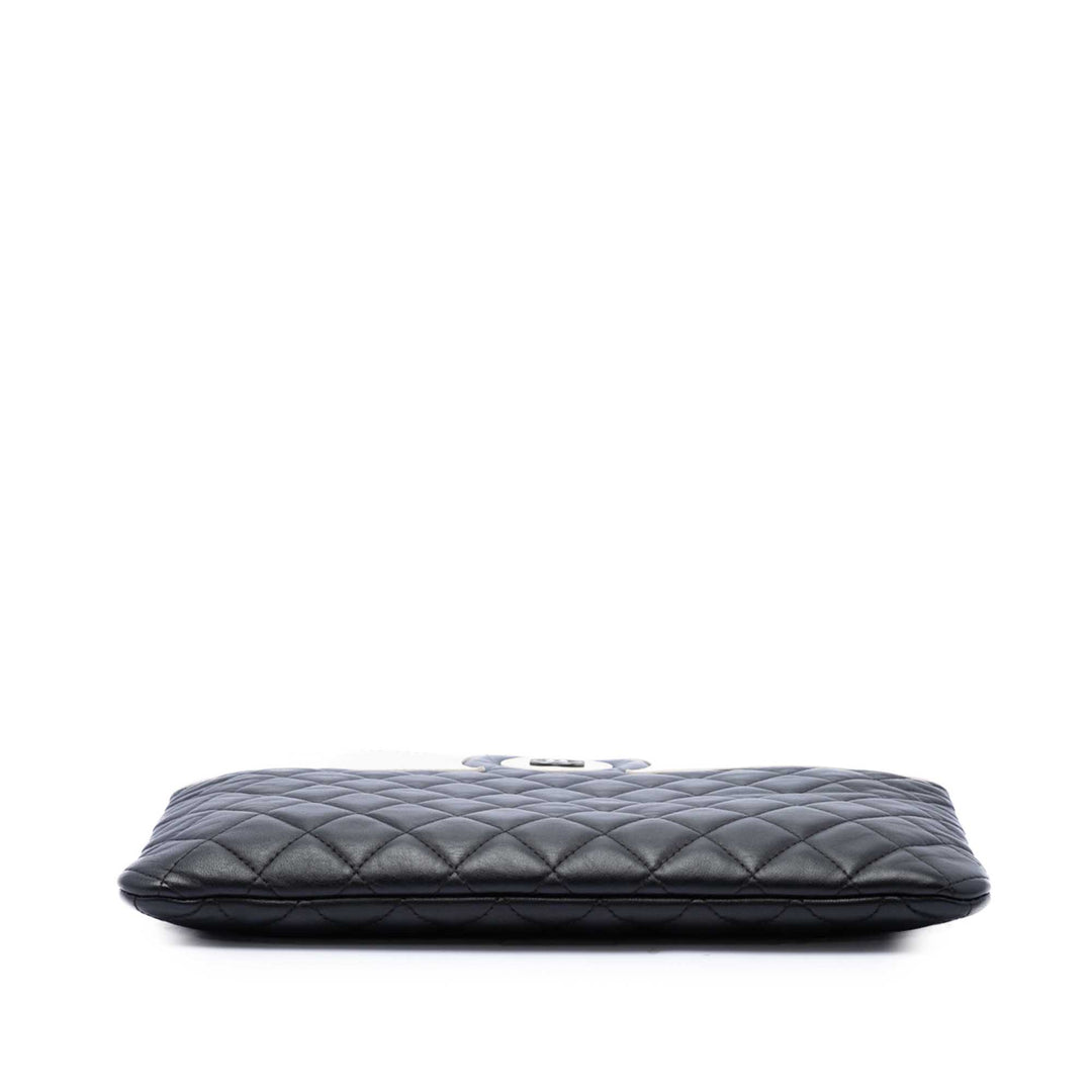 Chanel Pochette CC Bicolore Matelassé Moyen Cuir d'agneau Noir – vue 3 – GABY PARIS