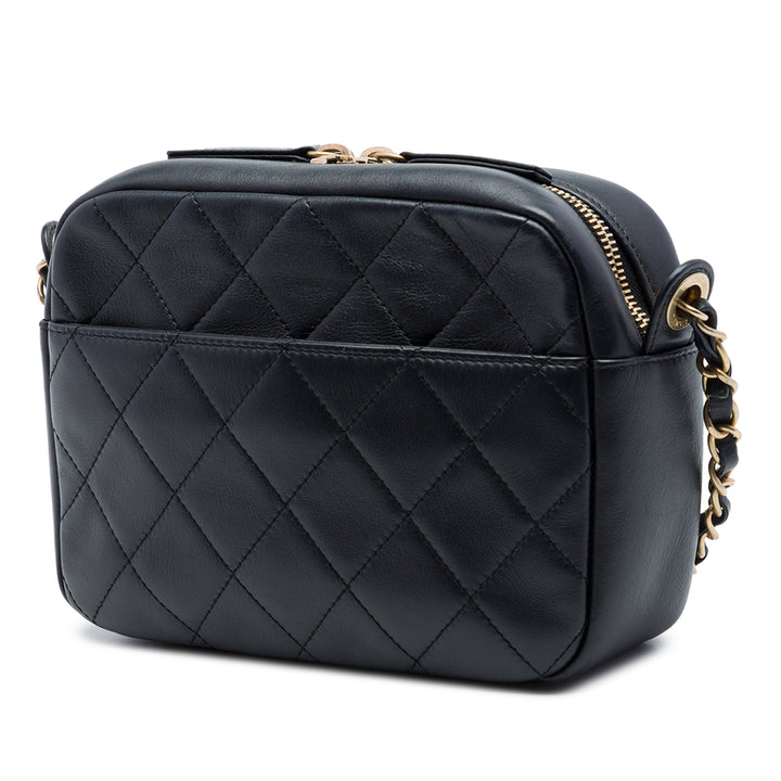 Chanel Matelassé Cuir de veau Logo Enchained Sac caméra