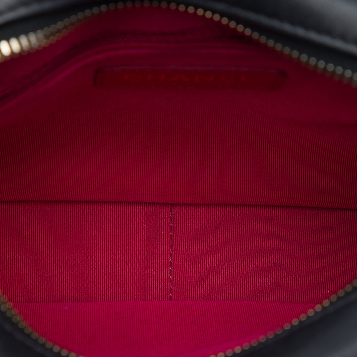 Chanel Matelassé Cuir de veau Logo Enchained Sac caméra