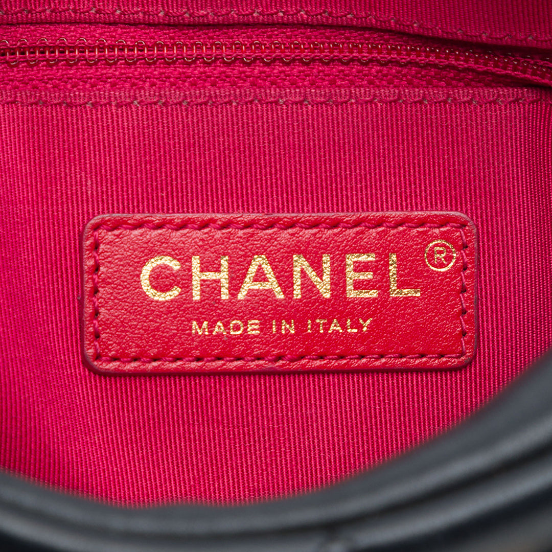 Chanel Matelassé Cuir de veau Logo Enchained Sac caméra
