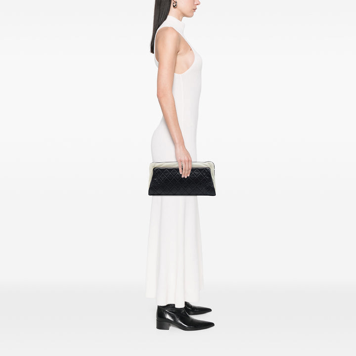Chanel CC Matelassé Perle Kiss Lock Pochette Cuir d'agneau Noir