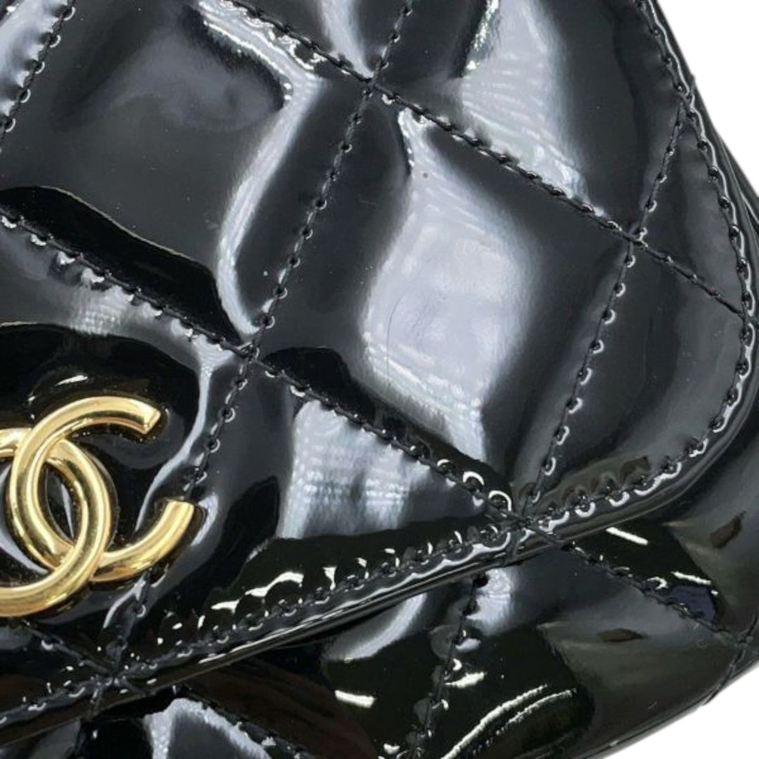 Chanel CC Quilted Cuir verni Frame Flap Pochette with Chain Noir – GABY PARIS Authentique