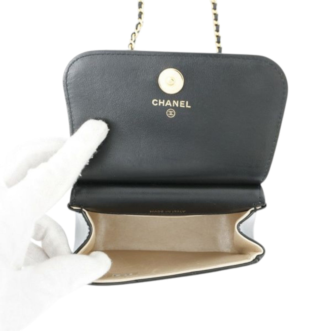 Chanel CC Quilted Cuir verni Frame Flap Pochette with Chain Noir – GABY PARIS Authentique