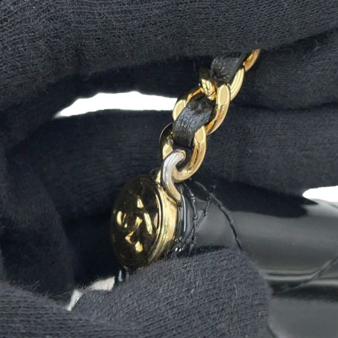 Chanel CC Quilted Cuir verni Frame Flap Pochette with Chain Noir – GABY PARIS Authentique