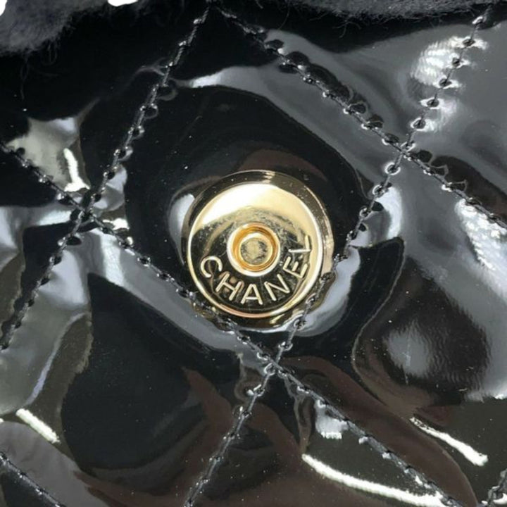 Chanel CC Quilted Cuir verni Frame Flap Pochette with Chain Noir – GABY PARIS Authentique