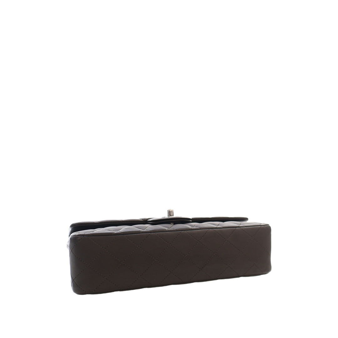 Chanel Classic Double rabat Moyen Cuir d'agneau Marron – vue 11 – GABY PARIS