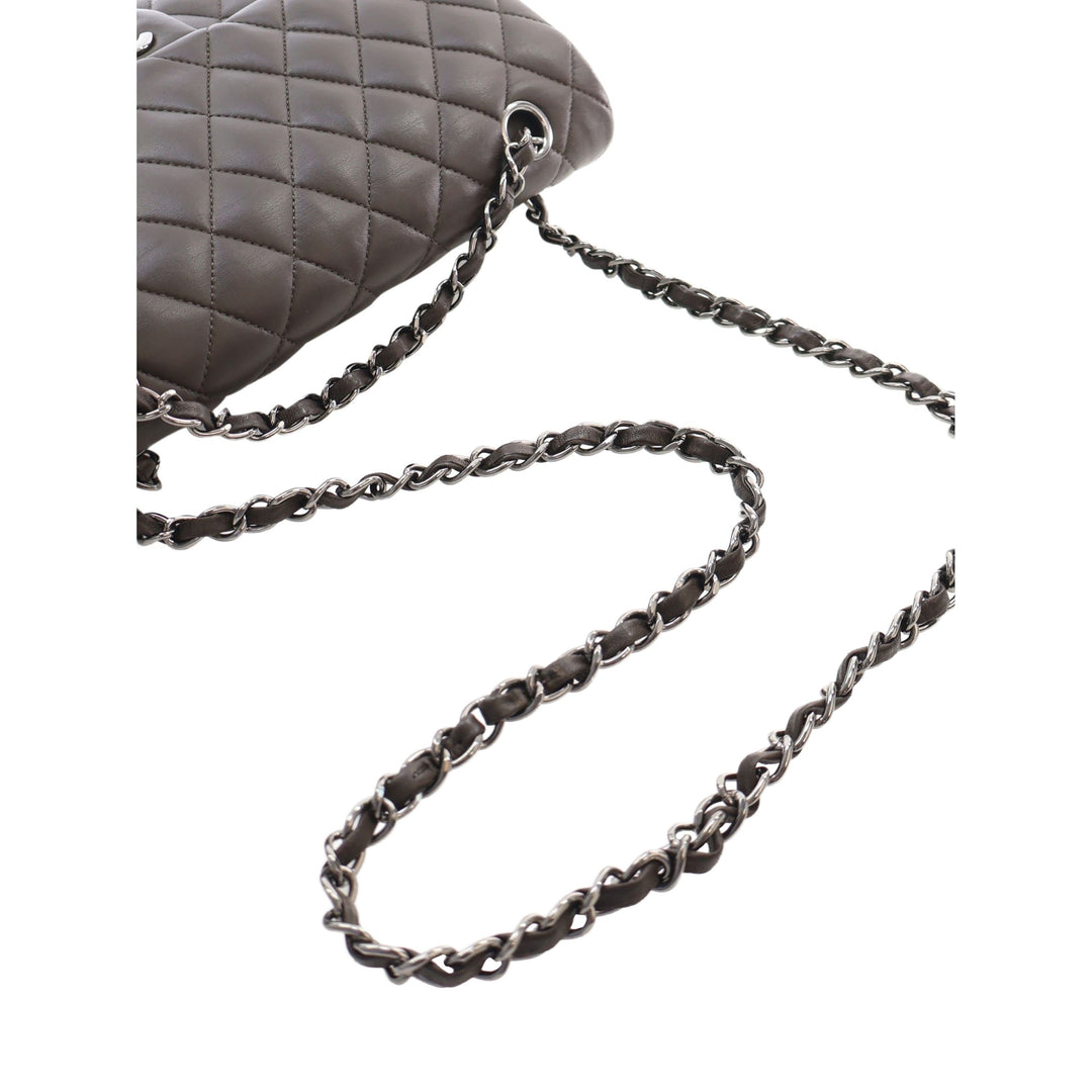 Chanel Classic Double rabat Moyen Cuir d'agneau Marron – vue 15 – GABY PARIS
