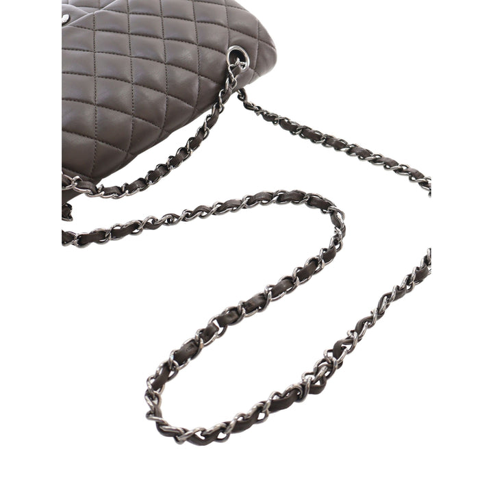 Chanel Classic Double rabat Moyen Cuir d'agneau Marron – vue 15 – GABY PARIS