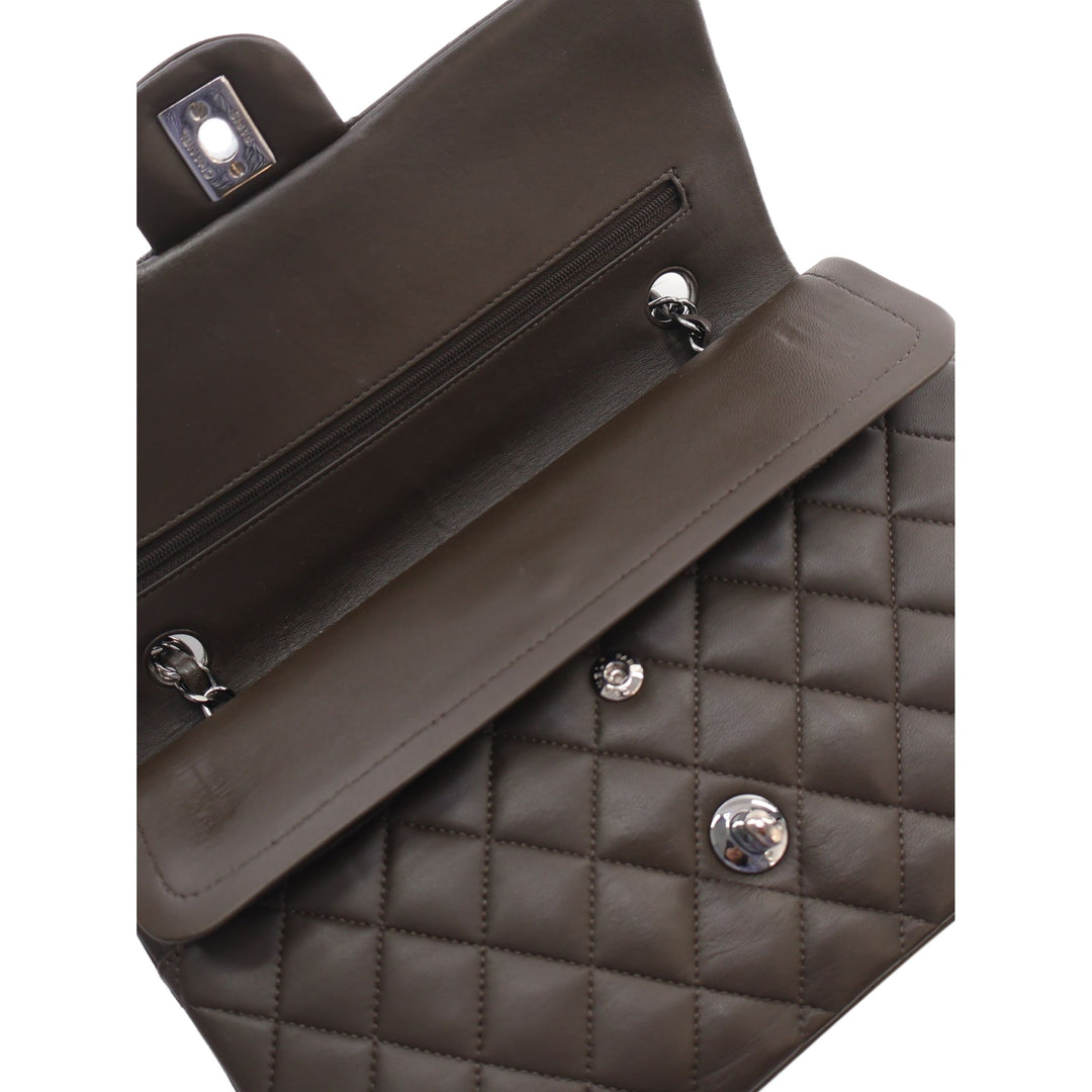 Chanel Classic Double rabat Moyen Cuir d'agneau Marron – vue 8 – GABY PARIS