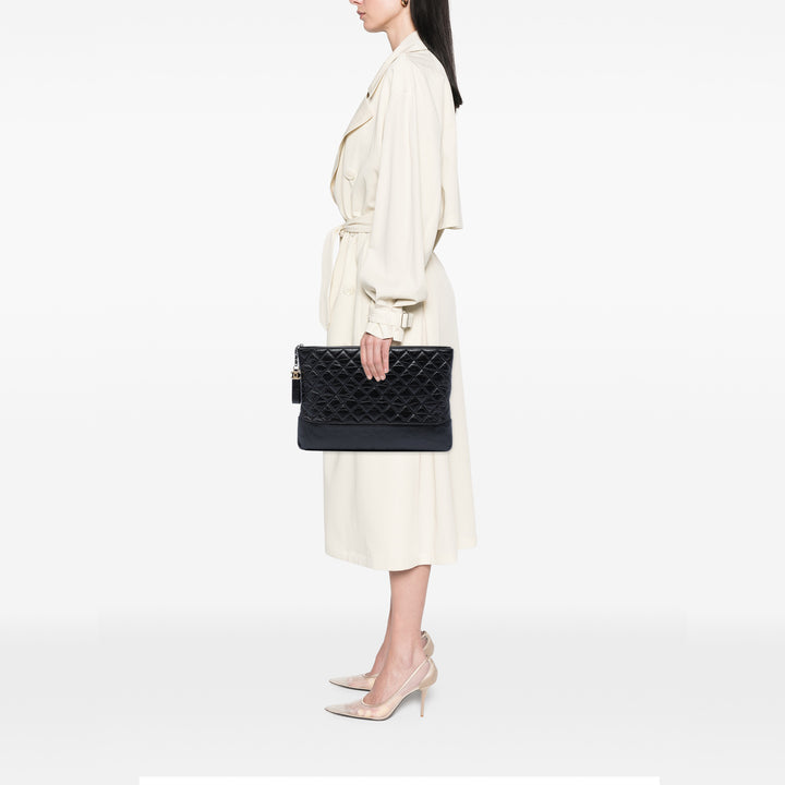 Chanel vieilli Gabrielle O Étui Pochette Grand Cuir de veau